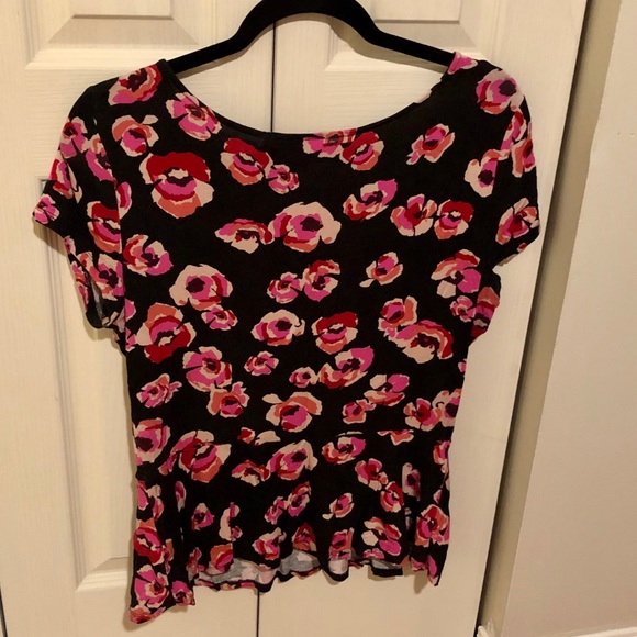 🛍 3/$20 SALE - Floral Peplum Top - Picture 6 of 6